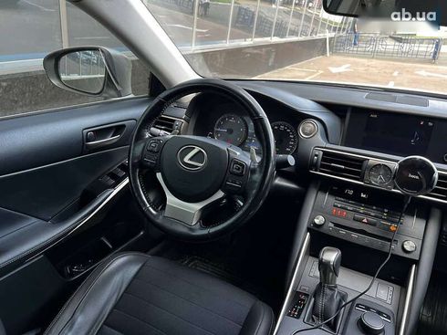 Lexus IS 2017 - фото 18