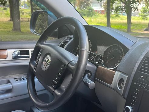 Volkswagen Touareg 2007 серый - фото 18