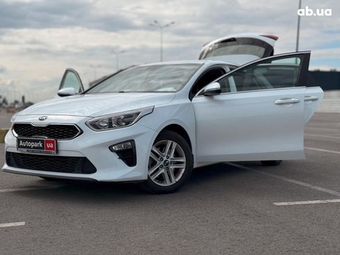 Kia Cee'd 2019 белый - фото 32