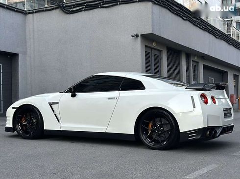 Nissan GT-R 2013 - фото 25