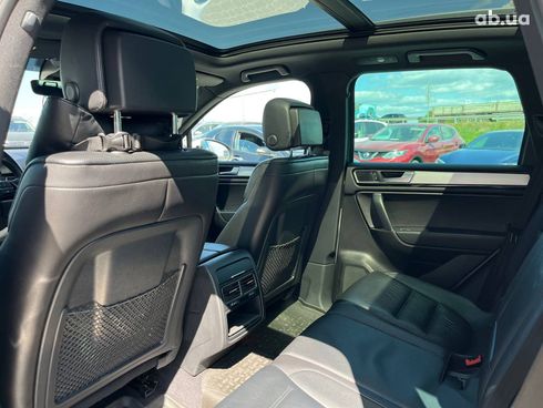 Volkswagen Touareg 2016 белый - фото 24