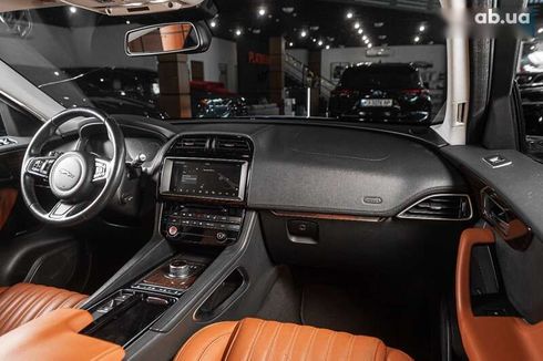 Jaguar F-Pace 2017 - фото 5