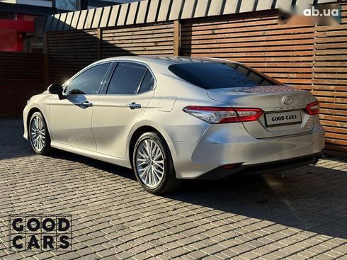 Toyota Camry 2018 - фото 5