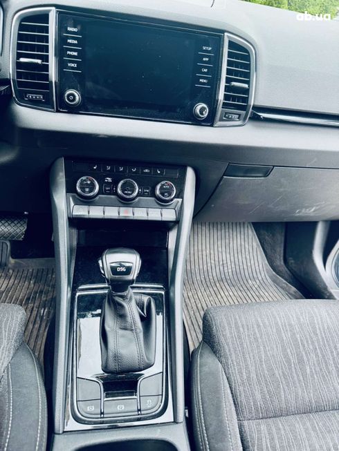 Skoda Karoq 2018 серый - фото 17