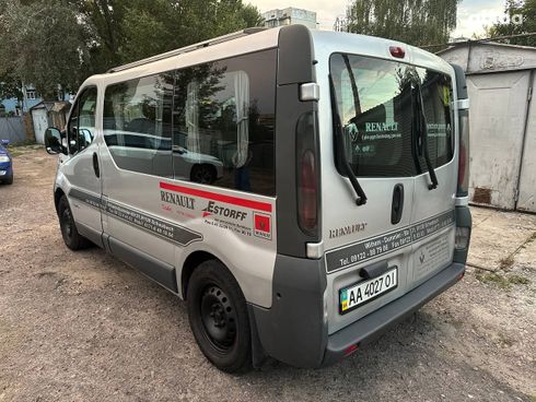 Renault Trafic 2005 серебристый - фото 4