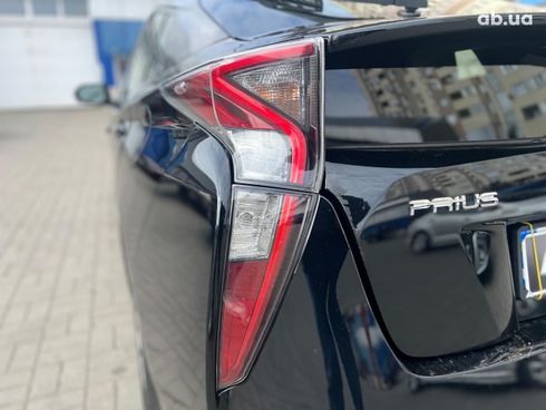 Toyota Prius 2016 черный - фото 21