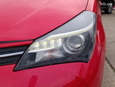 Toyota Yaris 2015 красный - фото 3