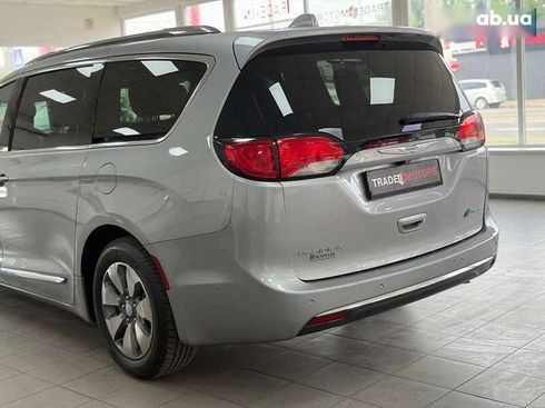 Chrysler Pacifica 2017 - фото 9