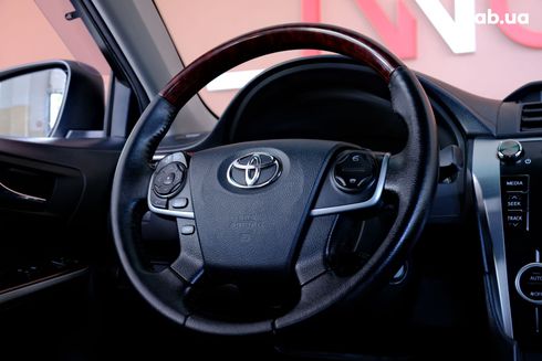 Toyota Camry 2012 белый - фото 8