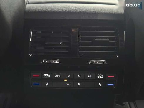 Volkswagen Touareg 2021 - фото 27
