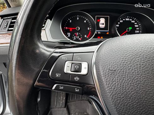 Volkswagen Passat 2018 серый - фото 38
