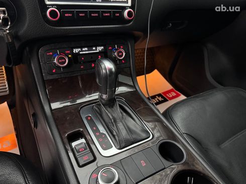 Volkswagen Touareg 2012 черный - фото 25