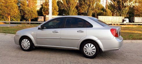 Chevrolet Lacetti 2006 серебристый - фото 8