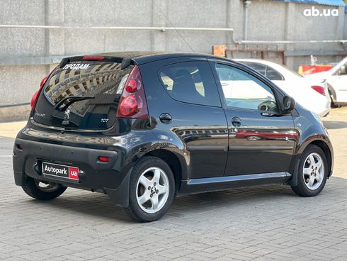 Peugeot 107 2012 черный - фото 5