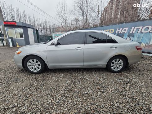 Toyota Camry 2006 серебристый - фото 5