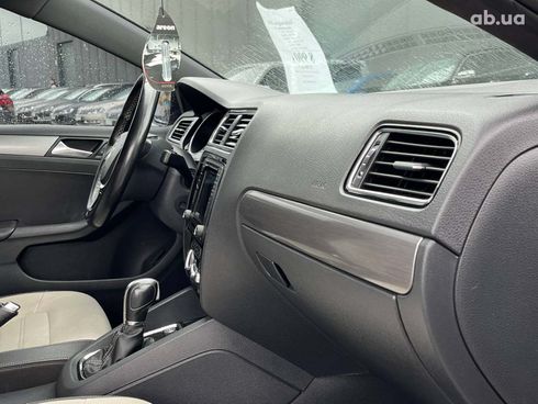 Volkswagen Jetta 2016 серый - фото 15