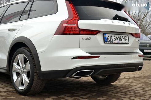 Volvo V60 Cross Country 2019 - фото 21