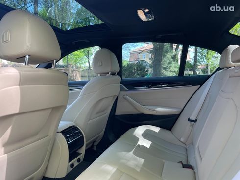 BMW 5 серия 2018 серый - фото 26