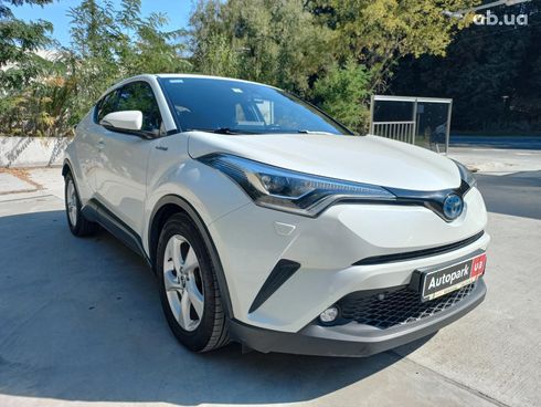 Toyota C-HR 2019 белый - фото 3