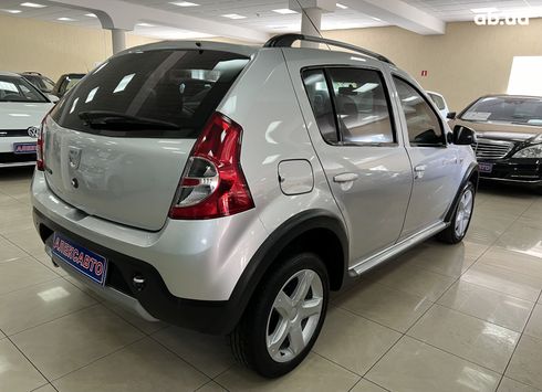 Dacia Sandero Stepway 2011 серебристый - фото 10