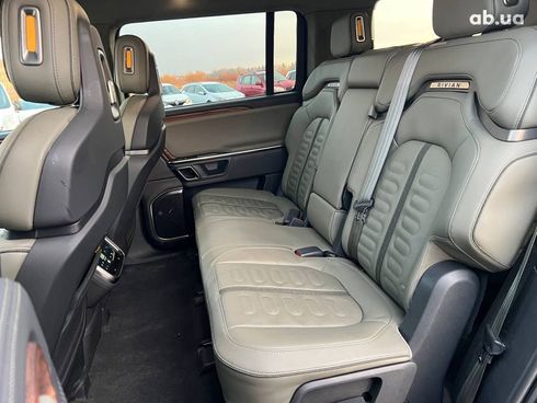 Rivian R1S 2023 серый - фото 72