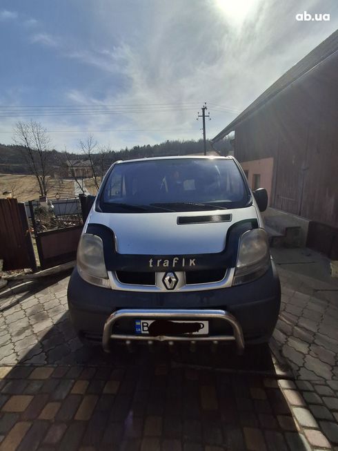 Renault Trafic 2002 серебристый - фото 4