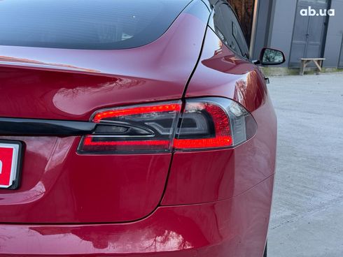 Tesla Model S 2018 красный - фото 10