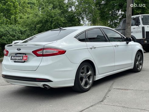 Ford Fusion 2016 белый - фото 9