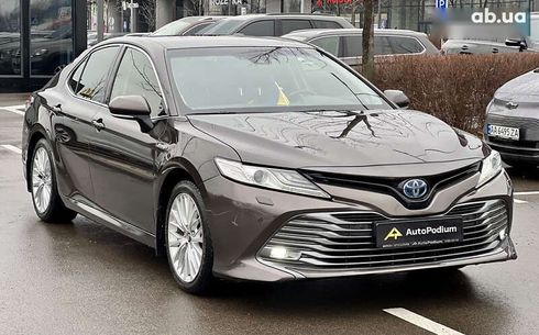 Toyota Camry 2019 - фото 5