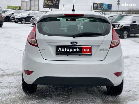Ford Fiesta 2019 белый - фото 28