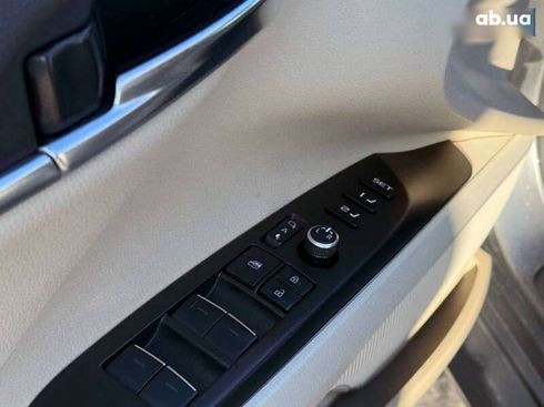 Toyota Camry 2021 - фото 10