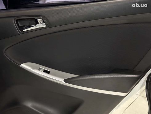 Hyundai Accent 2011 белый - фото 13