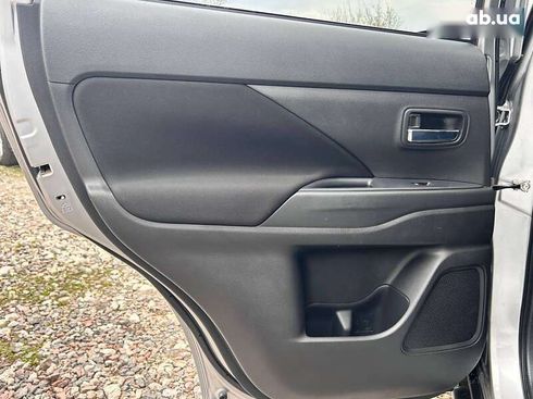 Mitsubishi Outlander 2018 - фото 26