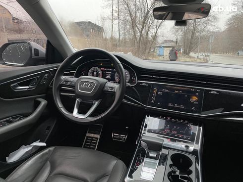 Audi Q8 2019 серый - фото 23