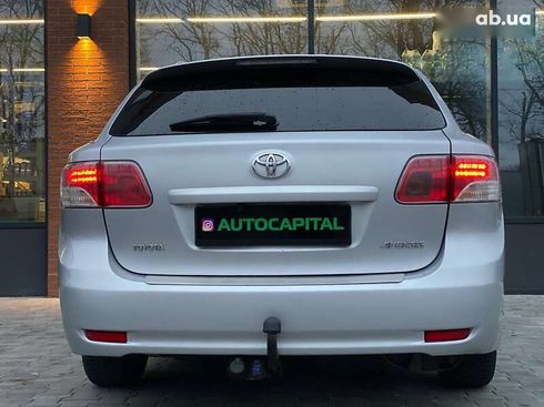 Toyota Avensis 2011 - фото 11