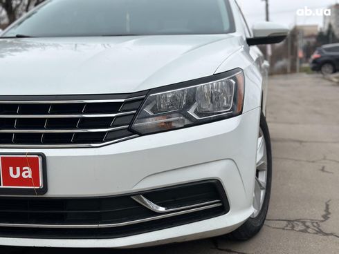 Volkswagen Passat 2016 белый - фото 3