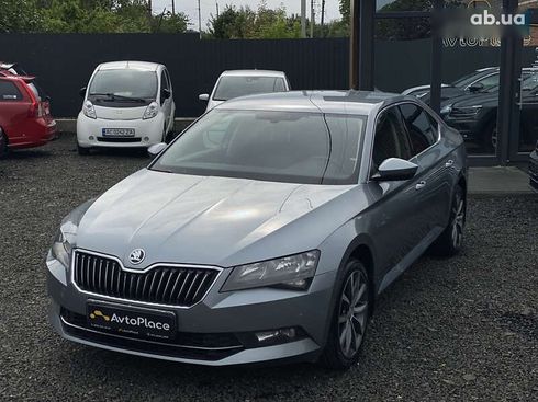 Skoda Superb 2017 - фото 11