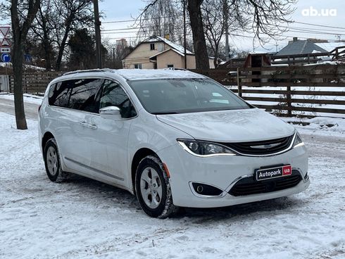 Chrysler Pacifica 2017 белый - фото 3