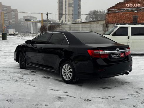 Toyota Camry 2014 черный - фото 4
