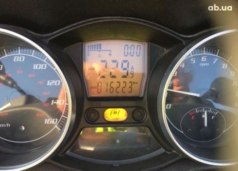 Piaggio Mp3 2011 серебристый - фото 3