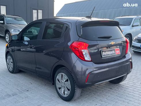 Chevrolet Spark 2016 серый - фото 7