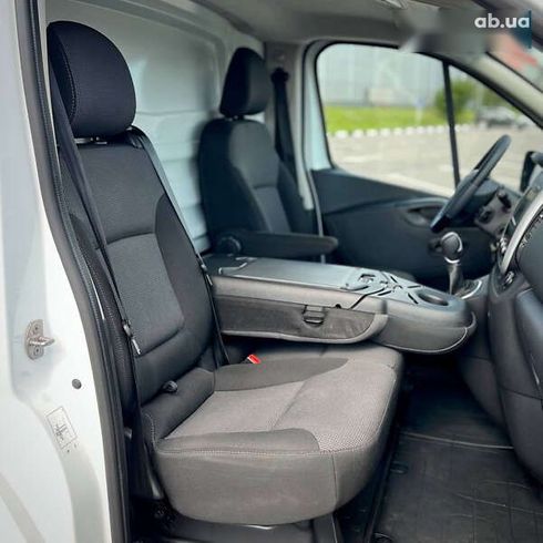 Renault Trafic 2021 - фото 22