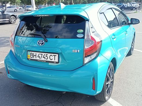 Toyota Prius 2019 голубой - фото 14