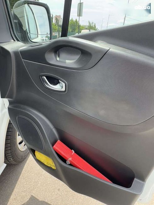 Renault Trafic 2020 - фото 23