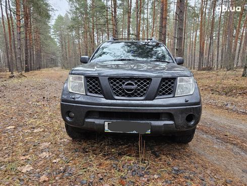 Nissan Navara 2006 черный - фото 6