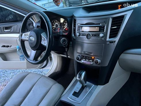 Subaru Legacy 2010 белый - фото 34
