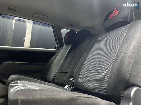 Mitsubishi Grandis 2008 - фото 17