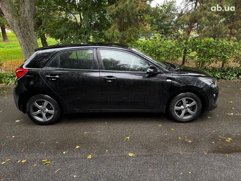 Kia Rio 2018 черный - фото 18