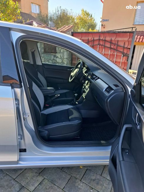 Skoda Rapid 2017 серый - фото 8