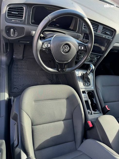 Volkswagen e-Golf 2017 серый - фото 12